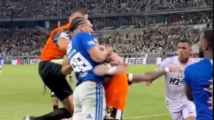 La batalla campal entre Cruzeiro y Atlético Mineiro terminó con un número de expulsados récord