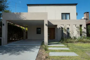 Amplían la denuncia contra Adorni por una casa en un country que no habría declarado