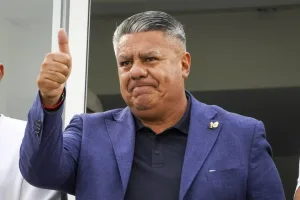 La Justicia autorizó al “Chiqui” Tapia para que salga del país