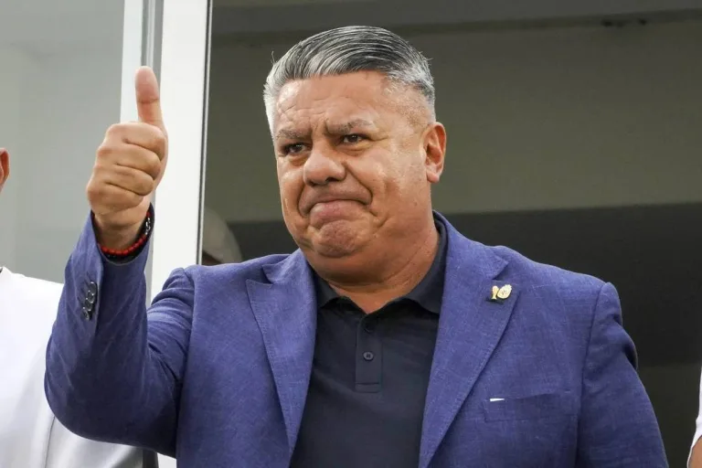 La Justicia autorizó al Chiqui Tapia para que salga del país