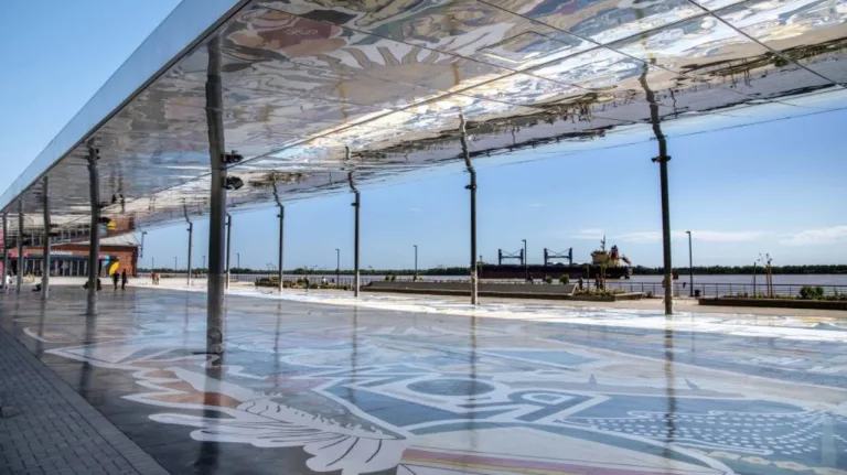 El Aura, la primera plaza pública techada de la ciudad en el epicentro de Costa Nueva