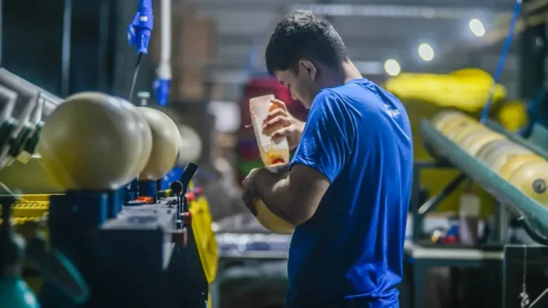 Contundente informe del Cepa: se profundiza el retroceso laboral en Santa Fe durante la gestión Milei con la caída de 20 mil empleos