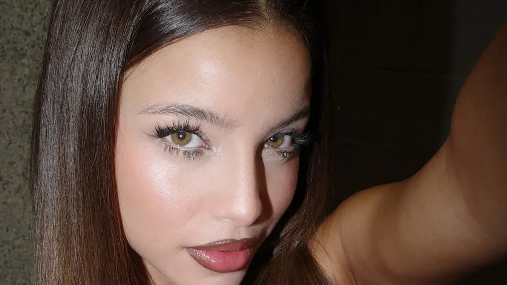 Tensión y escándalo en la escena pop: Emilia Mernes enfrenta conflictos, rumores y mucha presión en las redes sociales