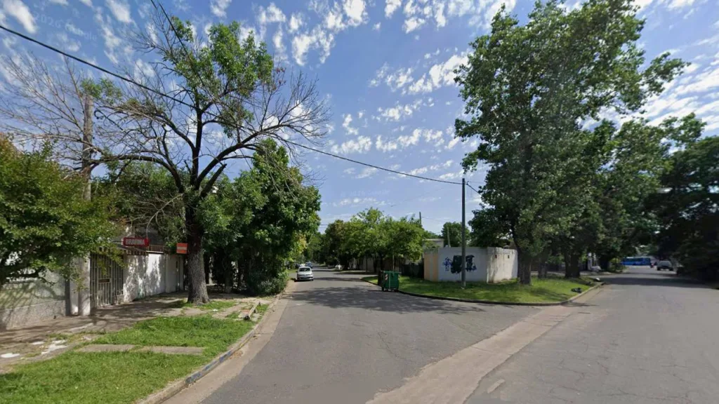El escruche se produjo el sábado por la madrugada en el quiosco de Bolivia al 1500, casi esquina con Chubut y frente a las vías del ferrocarril.