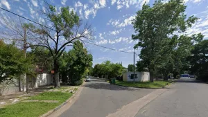 El escruche se produjo el sábado por la madrugada en el quiosco de Bolivia al 1500, casi esquina con Chubut y frente a las vías del ferrocarril.