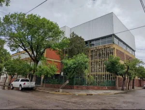 Encontraron un revólver y dos cuchillos en el armario de una escuela