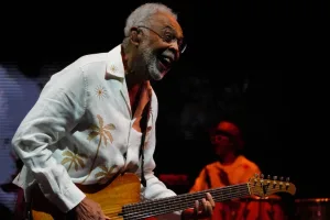 Dos potencias se saludan: Charly García y Gilberto Gil se encontraron en la trastienda del Movistar Arena
