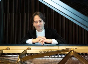 Horacio Lavandera llega a Rosario con un viaje musical desde Bach hasta una galaxia muy lejana en el Complejo Cultural Atlas