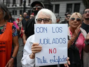 protesta de jubilados en argetnina