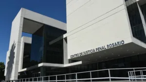 Quedó preso por atropellar y matar con su auto a dos jóvenes que iban en moto