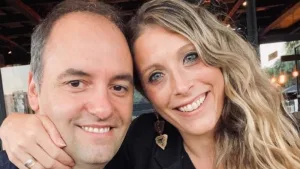 Una coach ontológica en el avión presidencial: quién es Bettina Angeletti, la esposa del deslomado Adorni que viajó a Nueva York