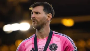 Messi siguió el debut de Leones FC en la Primera C y el video explotó las redes