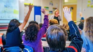 Docentes dando clases