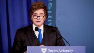 Milei cruzó a los empresarios y lanzó una insólita justificación por el cierre de fábricas: "Los empleos que se destruyen se van a crear en otro sector"