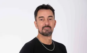 Un conocido periodista rosarino fue asaltado y atacado con una faca en zona norte