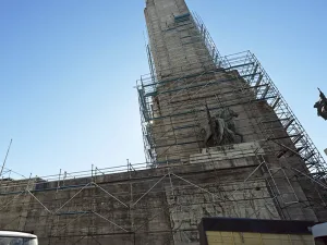 Nueva paralización de las obras en el Monumento por una deuda millonaria de Nación