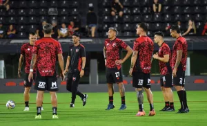 Arrancó en el Parque Independencia: Newell's juega ante Platense con un Coloso reclamando una victoria