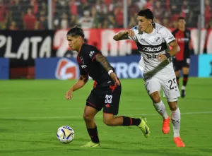 Arrancó en el Parque Independencia: Newell's juega ante Platense con un Coloso reclamando una victoria