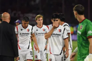 Otro golpe al mentón: Newell's parece no tener fondo, Lanús no le tuvo piedad en ningún momento y lo goleó 5-0 en La Fortaleza
