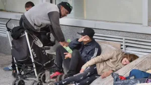 Crisis social: la pobreza afectó al 28,2% de la población en el segundo semestre de 2025