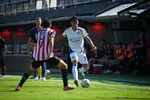 Panorama auriazul: la reserva de Rosario Central pisó fuerte en suelo ajeno y derrotó 3-0 a Barracas Central