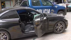 Inseguridad en el microcentro: le rompieron la ventanilla del auto y le robaron un maletín
