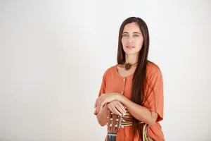 “Santafesinas”: un tejido de voces y raíces que llega gratis, este jueves, al Teatro Lavardén