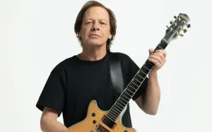 Stevie Young, el icónico guitarrista de AC/DC, fue internado de urgencia en Buenos Aires
