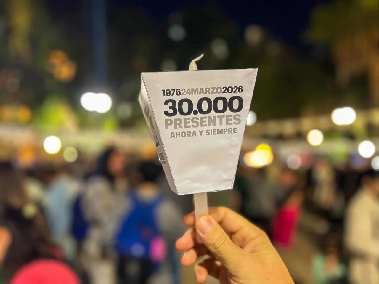 A 50 años del Golpe, Rosario realiza una masiva vigilia en la Plaza 25 de Mayo