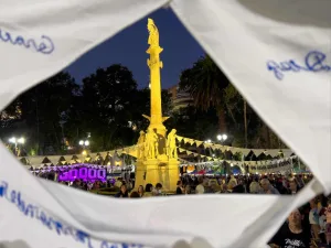 A 50 años del Golpe, Rosario realiza una masiva vigilia en la Plaza 25 de Mayo