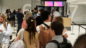 Gente en el aeropuerto