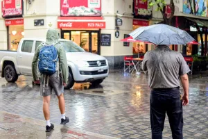 Martes con alerta amarilla por tormentas fuertes en la mañana