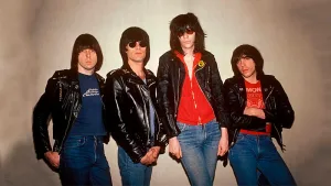 A 50 años de "Ramones", el disco fundador del punk-rock y el que eternizó el “Hey Ho! Let's Go”, el grito de guerra que resiste el tiempo