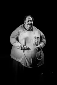 “Se prende la luz y ves a una persona de 230 kilos”: Julio Chávez y su reflexión sobre “La Ballena”, obra que llega a Rosario