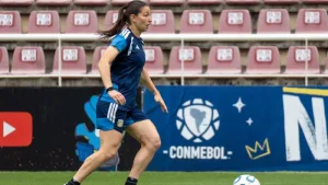 Aldana Cometti, defensora y capitana de la seleccion argentina