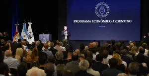 La foto de Caputo en la Bolsa de Rosario: crece la producción primaria y la industria pide respuestas