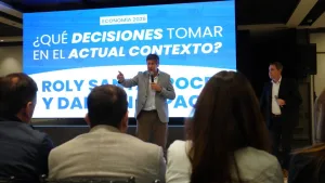 Roly Santacroce y Damián Di Pace reunieron a más de 200 empresarios en Funes para analizar el contexto económico actual