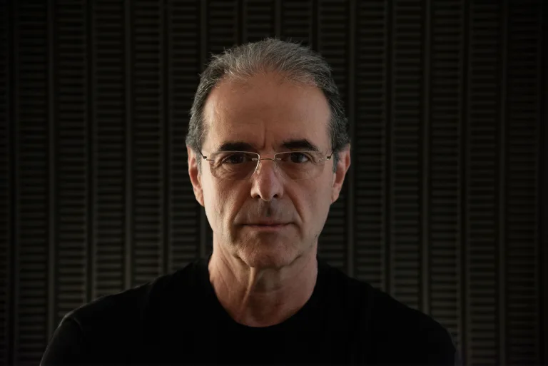 Jorge Fandermole estrena “Tiempo y lugar” en Rosario con una propuesta íntima y austera