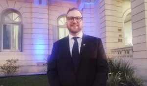 La historia política de Alexis Hasen, un concejal libertario que consiguió un crédito de 400 mil dólares en el Banco Nación