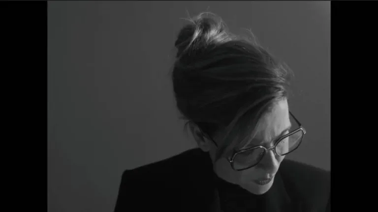 Lila Siegrist estrena "Permiso para lanzar un misil"