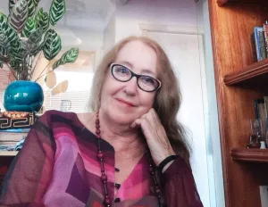 Se presenta "Breves ensayos de amor y otras cuestiones", el nuevo libro de la poeta y traductora Griselda Riottini