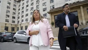 La escribana de Adorni aseguró que "no hubo un préstamo para la adquisición de las viviendas"