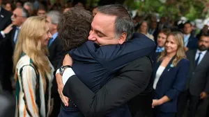 Milei y Adorni, juntos en la tormenta: ¿amistad o estrategia inmobiliaria?