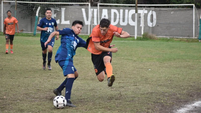 Morning y Adiur igualaron 1-1 en el Clásico del Viaducto bajo la lluvia