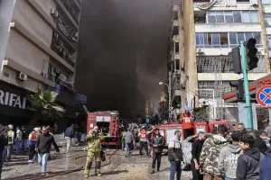 Israel rompió el alto el fuego con múltiples bombardeos a Líbano y en respuesta Irán volvió a cerrar el estrecho de Ormuz