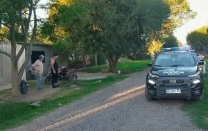Padre e hijo quedaron detenidos por apuñalar en el cuello a un vecino en Villa Gobernador Gálvez