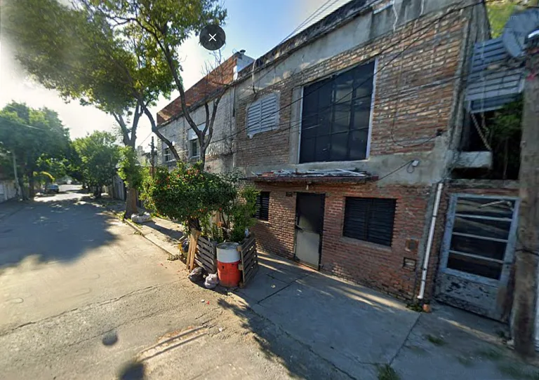 Al mediodía, disparos contra un kiosco dejaron a una mujer de 50 años herida de bala