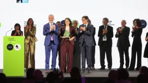 La escritora argentina Samanta Schweblin ganó el millón de euros del premio Aena de Narrativa