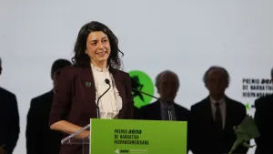 La escritora argentina Samanta Schweblin ganó el millón de euros del premio Aena de Narrativa