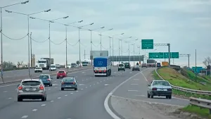 Terror en Circunvalación: la sacaron a la fuerza del auto con muletas y se lo robaron